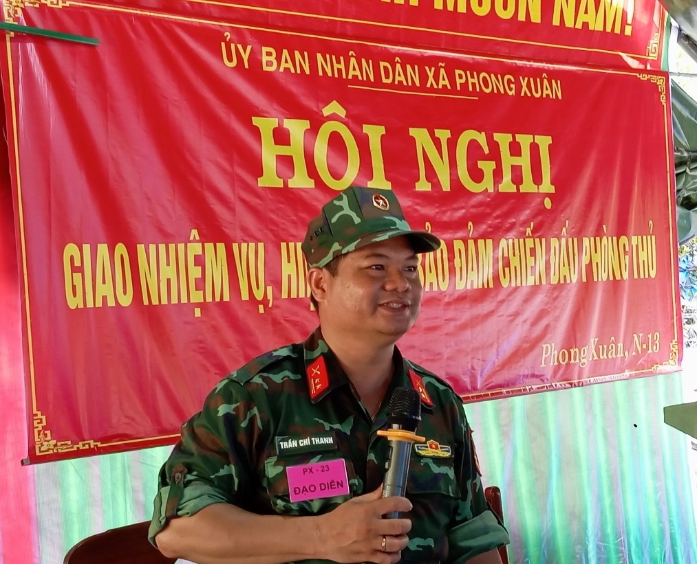 đồng chí trung tá Trần Chí Thanh PCHT TMT Ban CHQS huyện Nam Đông phát biểu
