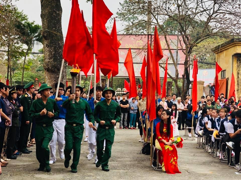 Lễ tiễn thanh niên Hà Nội lên đường nhập ngũ diễn ra trang trọng. Ảnh: Báo Hà Nội mới